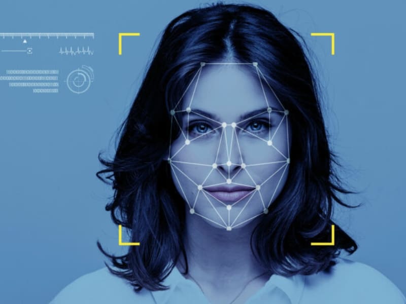 Công nghệ nhận diện khuôn mặt định danh tính người từ hình ảnh hoặc video.